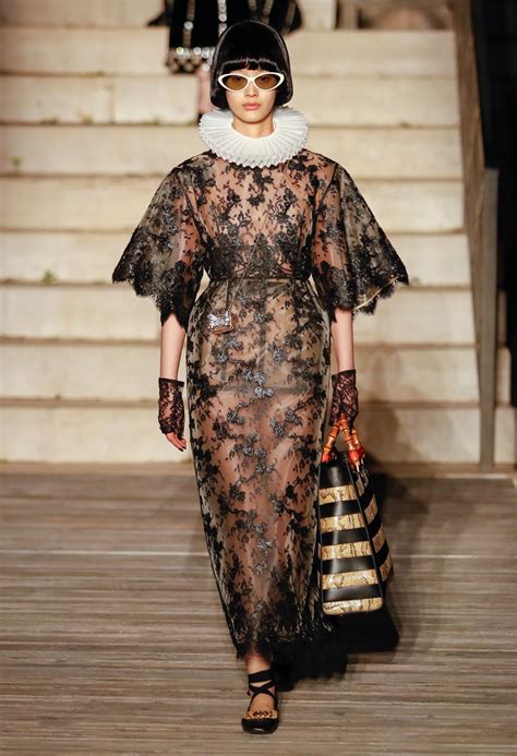 La sfilata Gucci Cosmogonie: i look naked a Castel .